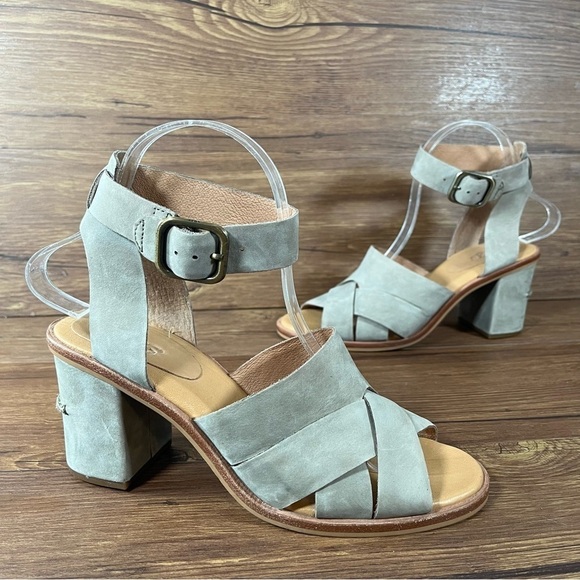 UGG Sandra Gray Leather Block Heel Sandals Women’s Size 7 Shoes - Picture 10 of 10